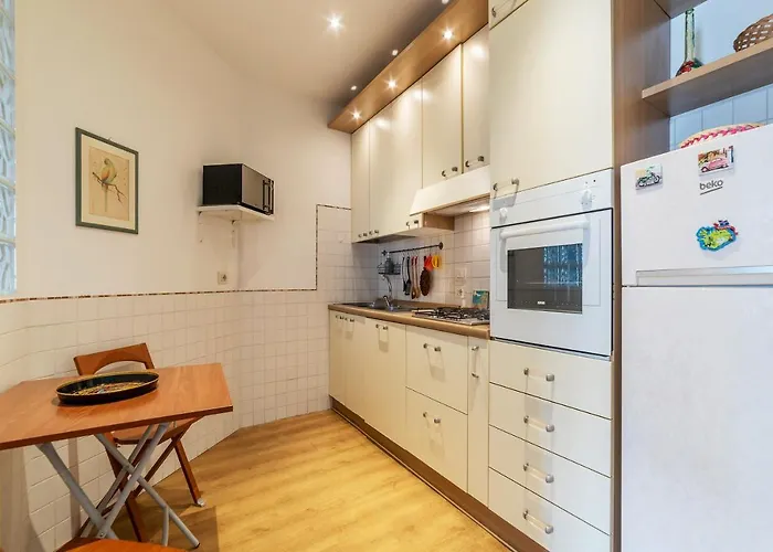 Guesthost - Sunny Piramide Appartement