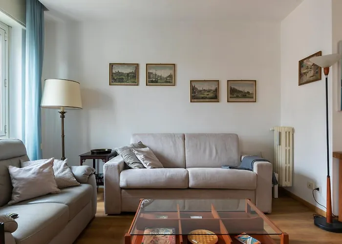 Guesthost - Sunny Piramide Appartement *