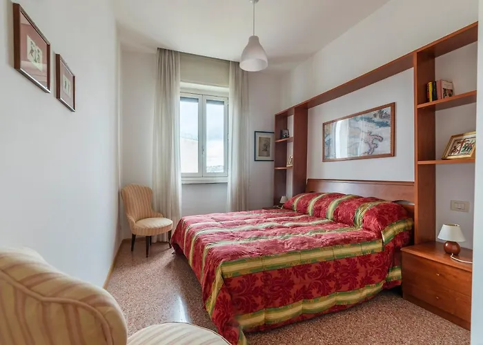 Appartement Guesthost - Sunny Piramide *