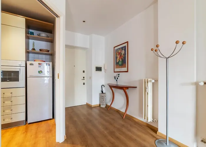 Guesthost - Sunny Piramide Appartement *
