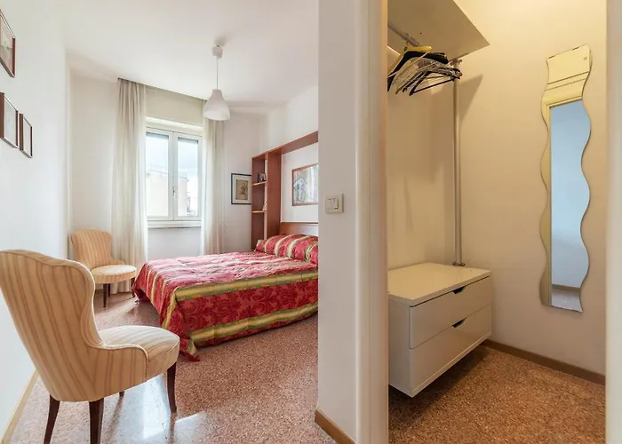 Guesthost - Sunny Piramide Appartement