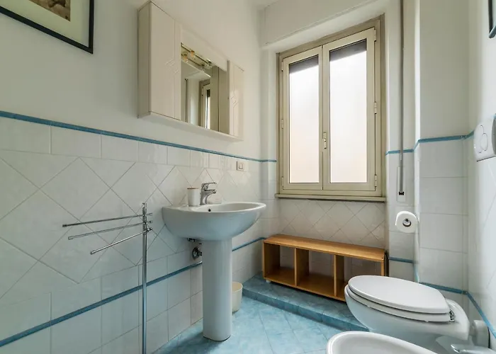Guesthost - Sunny Piramide Appartement Rome