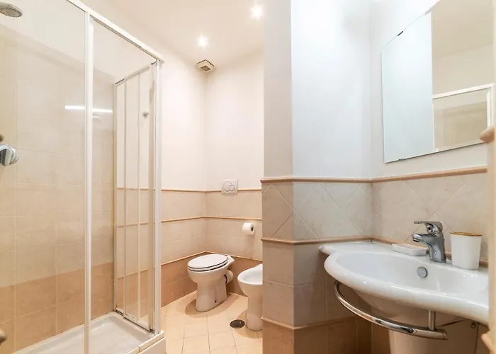 Guesthost - Sunny Piramide Appartement *