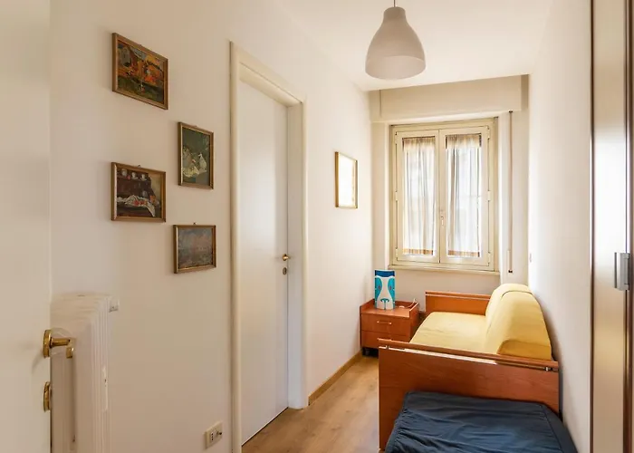 Guesthost - Sunny Piramide Appartement Rome